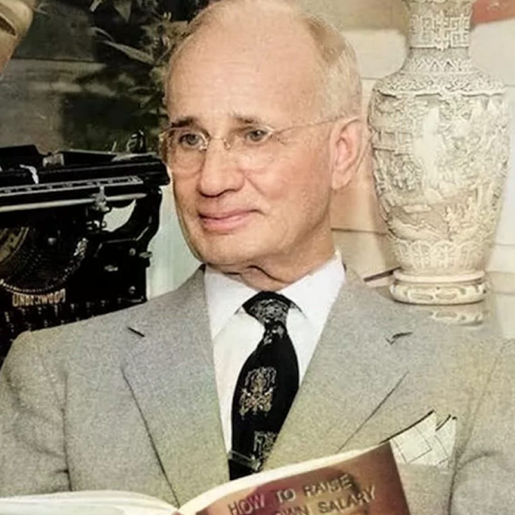 Наполеон Хилл - Краткая биография Наполеона Хилла и список всех его книг